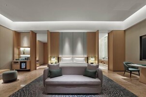 Minibar, in-room safe, alarm clocks