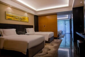 Minibar, in-room safe, alarm clocks