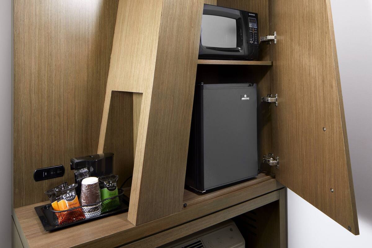 egyptian cotton sheets, premium bedding, down duvets, in-room safe