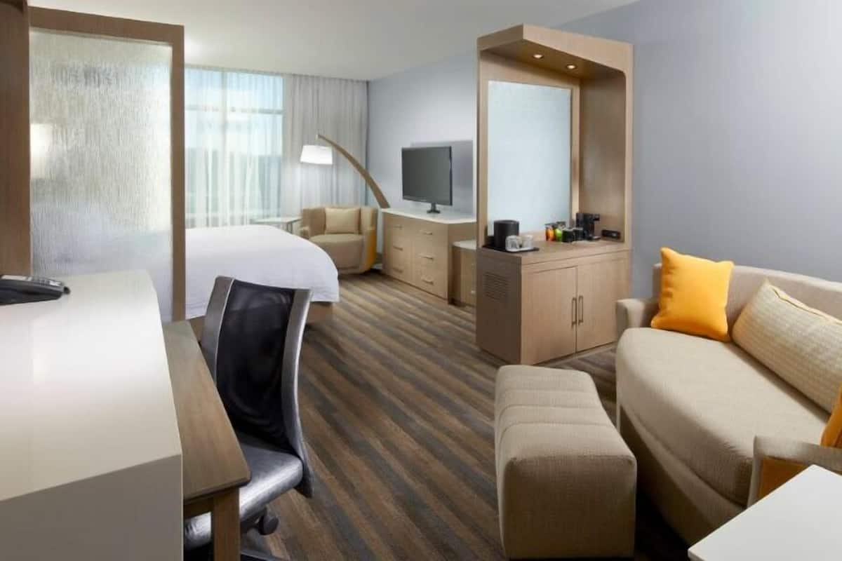 egyptian cotton sheets, premium bedding, down duvets, in-room safe