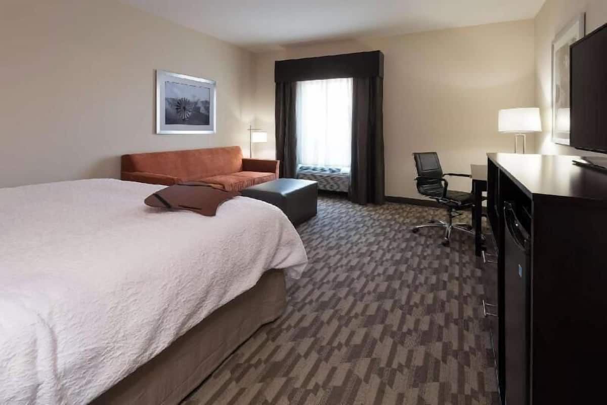Laptop workspace, iron/ironing board, free WiFi, bed sheets