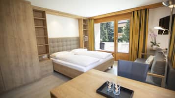 Classic-Doppelzimmer, Balkon, Bergblick | 1 Schlafzimmer, Minibar, kostenloses WLAN, Bettwäsche