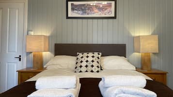 Apartment, 1 Bedroom (2nd floor) | Individually decorated, iron/ironing board, cots/infant beds, free WiFi