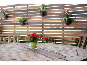 Outdoor dining - Hotel Marlen (Cabo Frio)