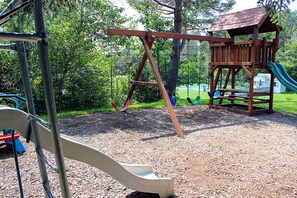 Children's play area - outdoor - Carlson's Lodge (Twin Mountain)