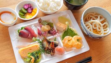 Daily buffet breakfast (JPY 1800 per person)