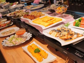 Daily buffet breakfast for a fee