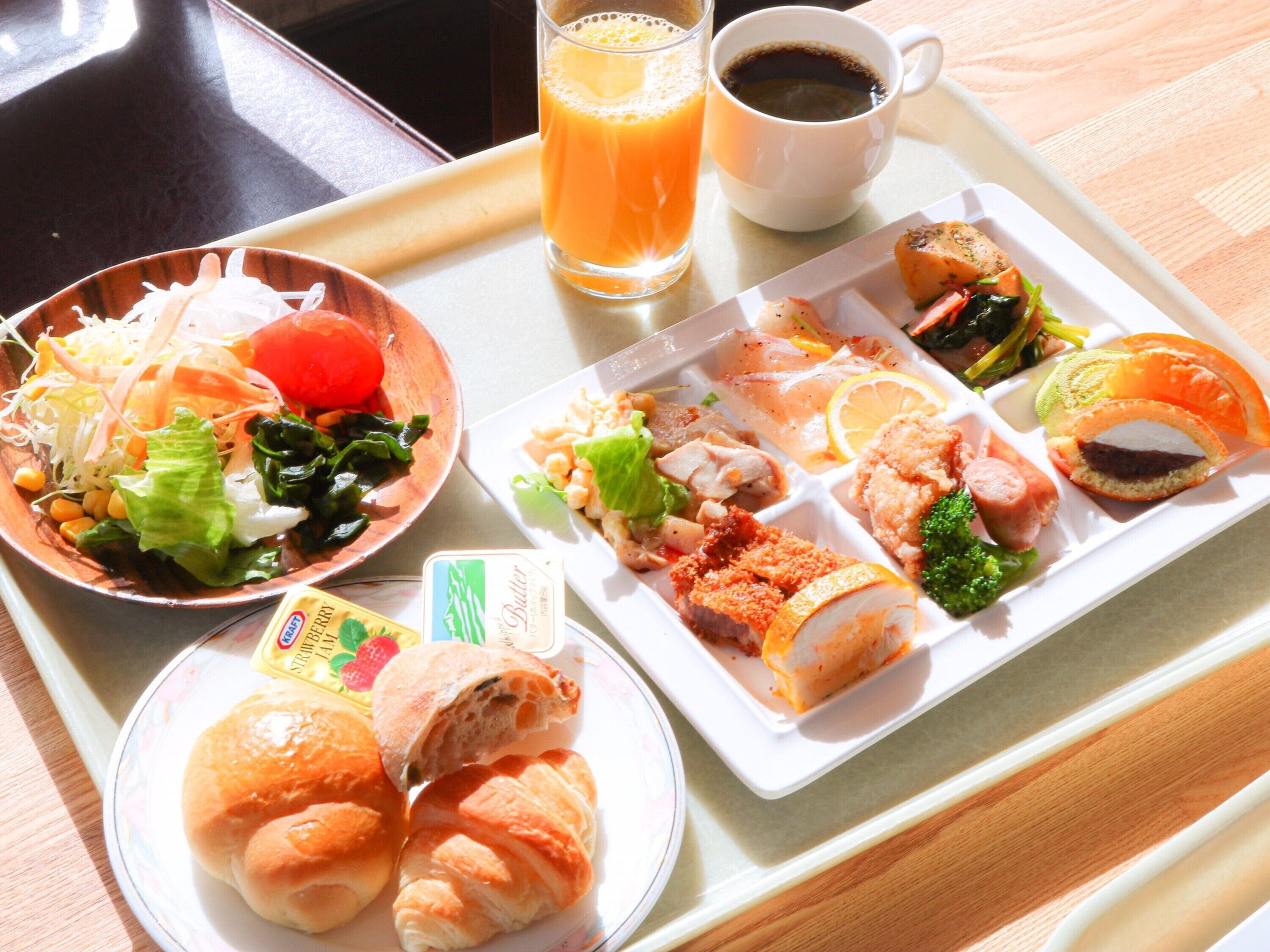 daily buffet breakfast (jpy 1800 per person)