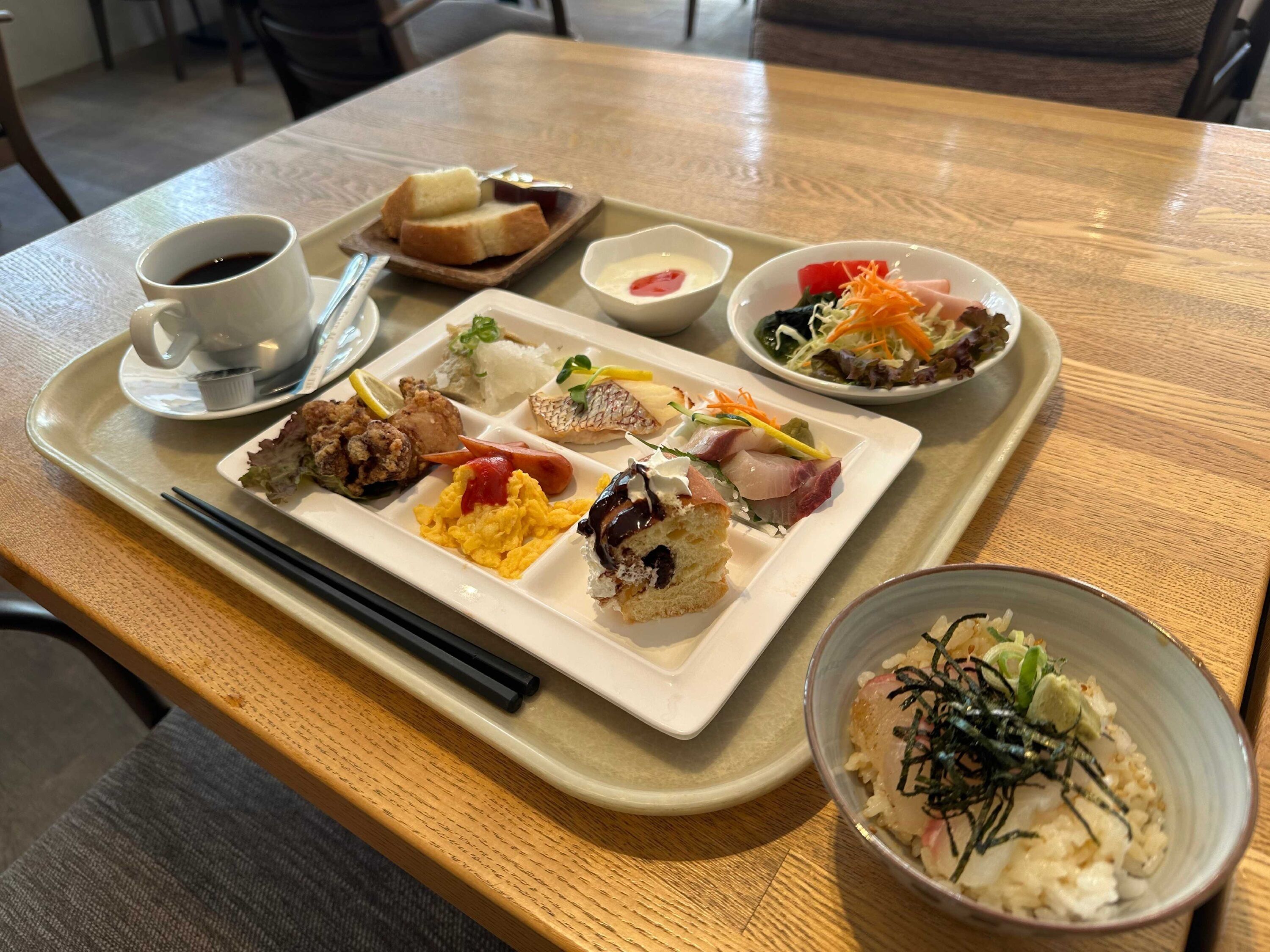 daily buffet breakfast (jpy 1800 per person)