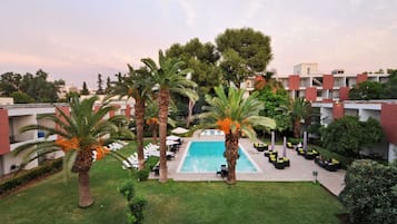 Outdoor pool, sun loungers