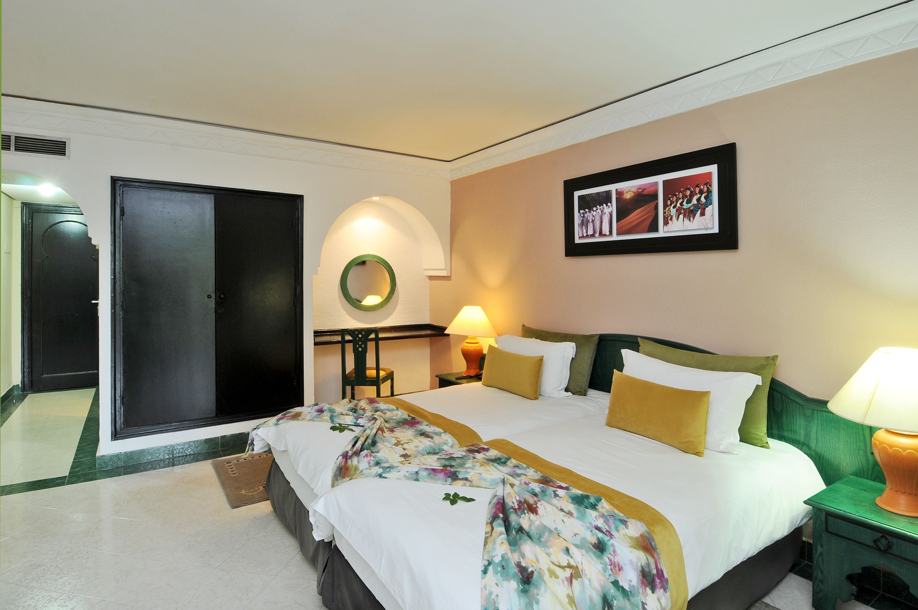 Roupas de cama premium, frigobar, escrivaninha, Wi-Fi de cortesia