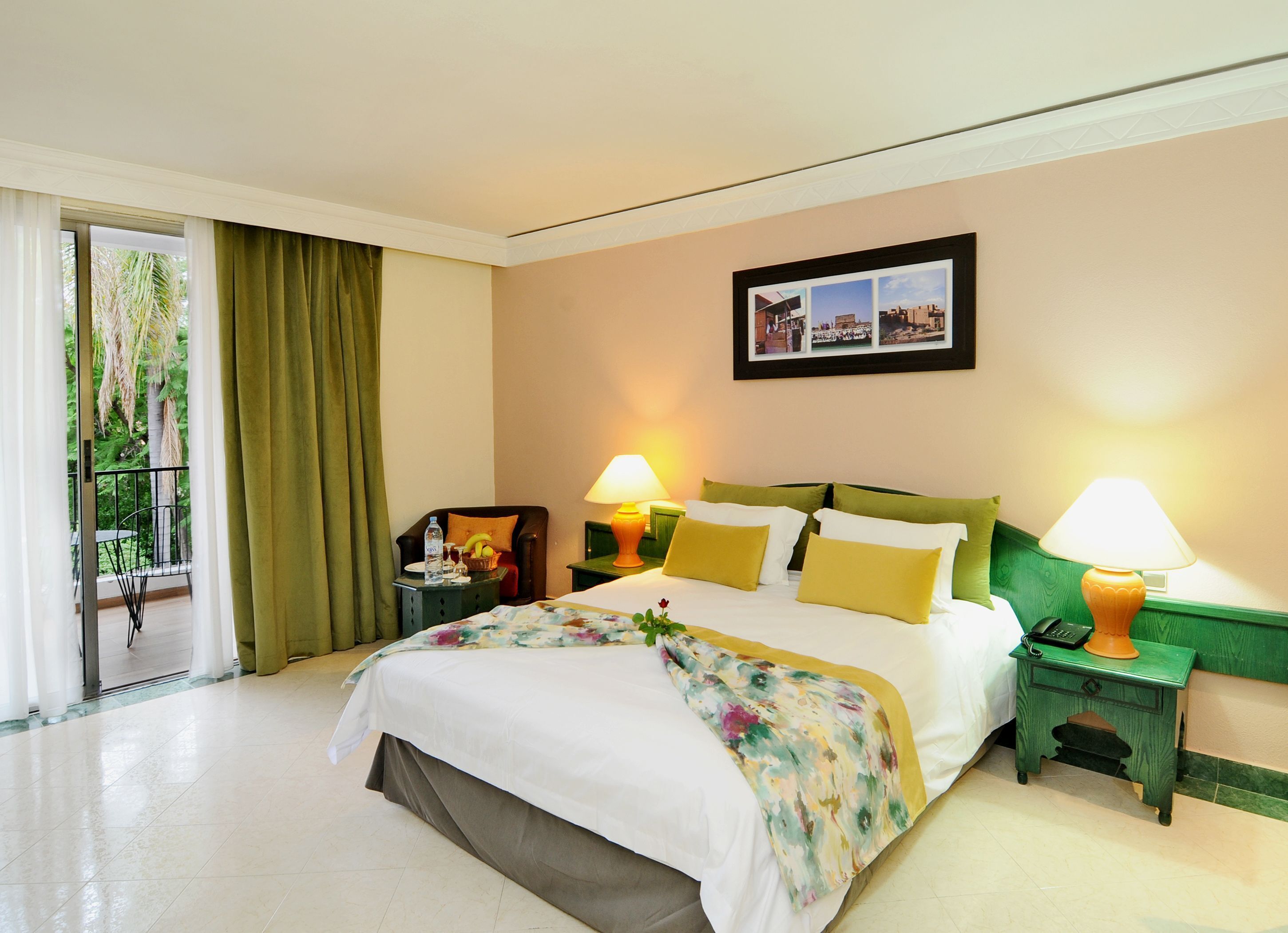 Roupas de cama premium, frigobar, escrivaninha, Wi-Fi de cortesia