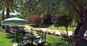 Breakfast, lunch, dinner served; international cuisine  - Hôtel Volubilis (Fes)