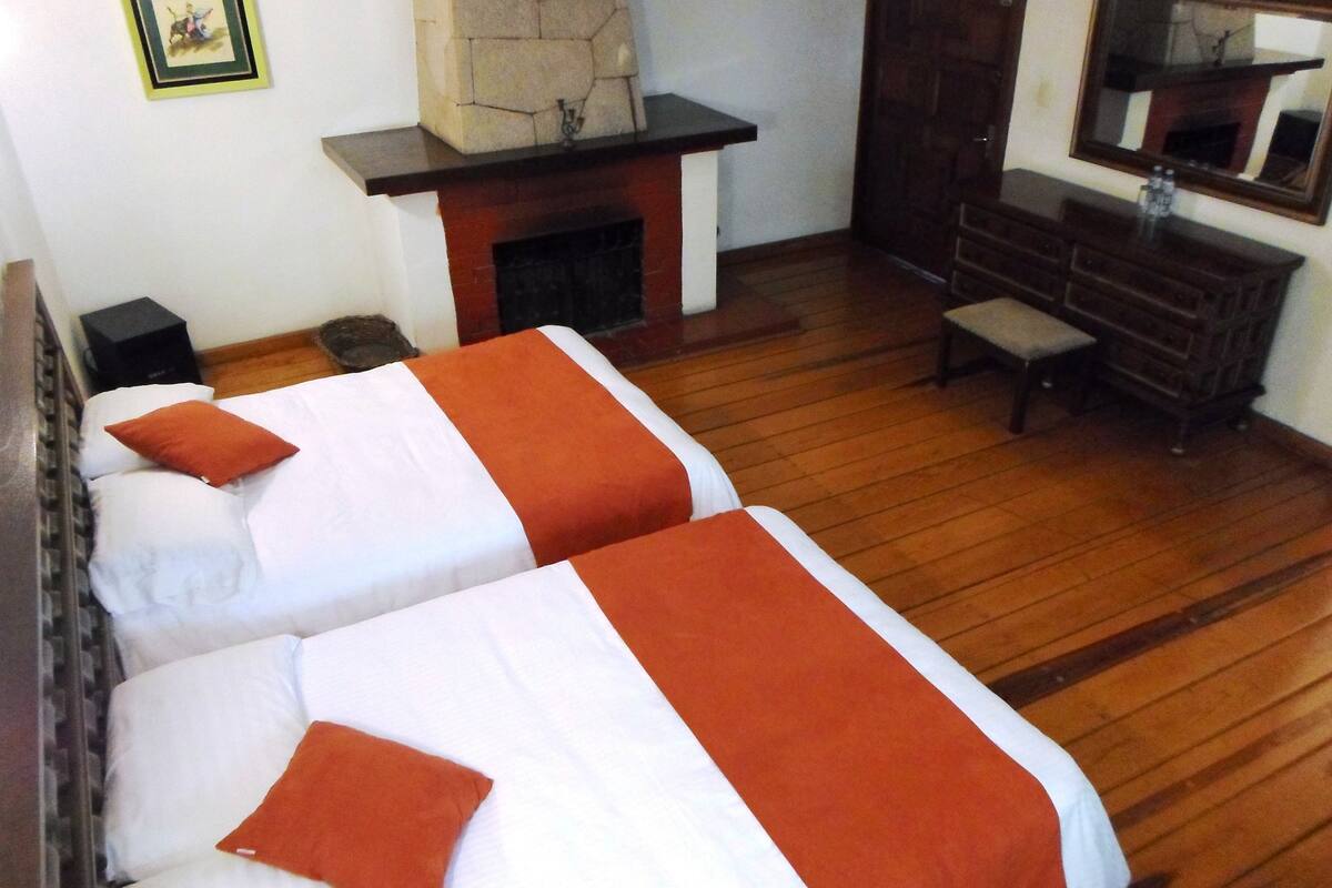 Hacienda 2 Matrimoniales | In-room safe, iron/ironing board (on request), individually decorated