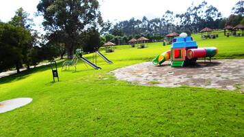 Tempat bermain anak - outdoor