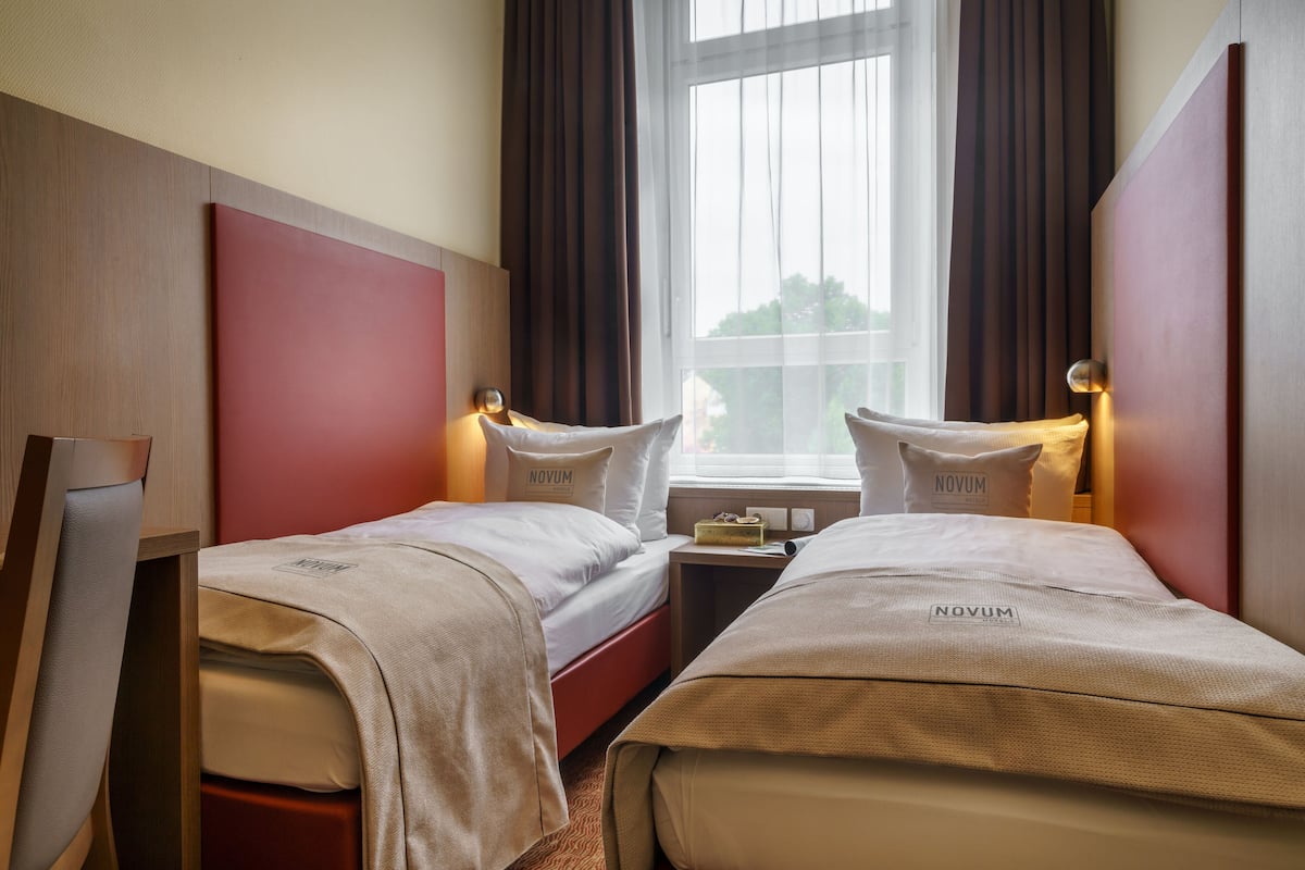 Standard Twin Room | In-room safe, desk, soundproofing, free WiFi