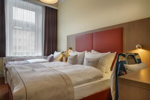 Familien-Vierbettzimmer | Zimmersafe, Schreibtisch, schallisolierte Zimmer, kostenloses WLAN