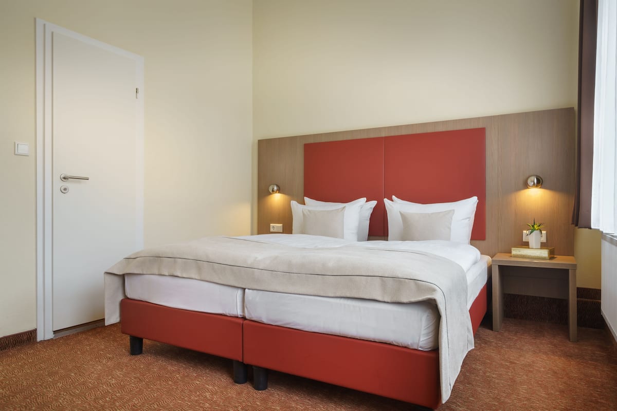 In-room safe, desk, soundproofing, free WiFi