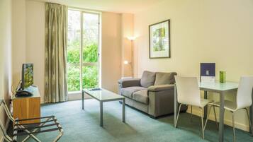 Apartment, 1 Bedroom | In-room dining