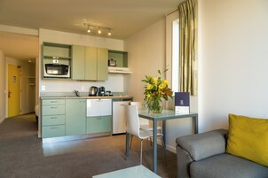 Appartamento, 1 camera da letto (Queen) | Cucina privata | Mini-frigorifero, microonde, piano cottura, lavastoviglie