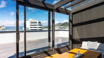 Appartement, 3 slaapkamers, balkon, uitzicht op haven | Uitzicht op de stad