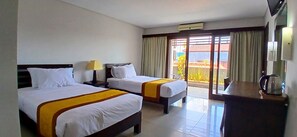 Trang trí khác biệt, bàn, màn/rèm cản sáng 