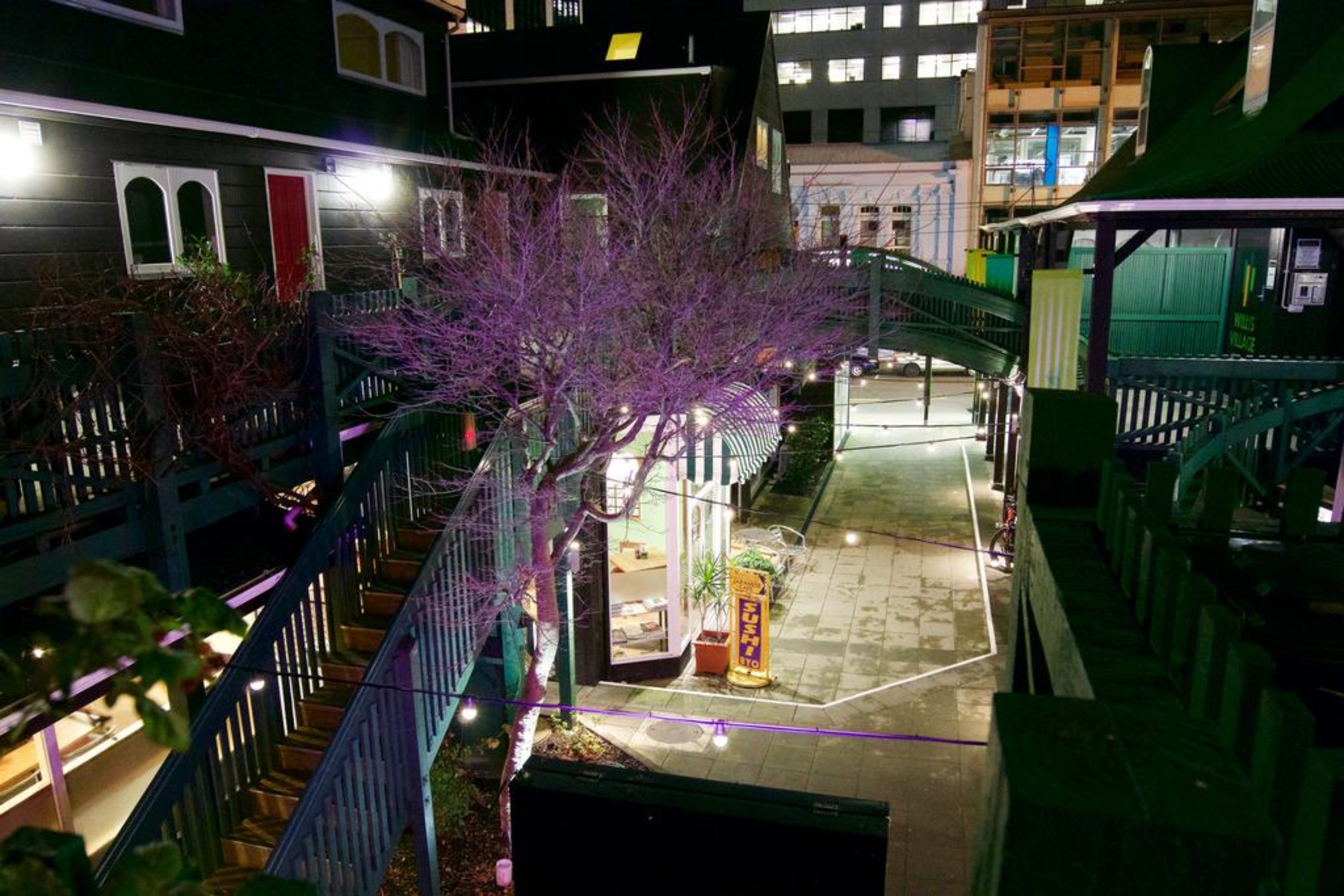 住宿正面 - 傍晚/夜晚