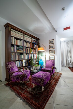 Library - Hotel Bernardino (Lucca)