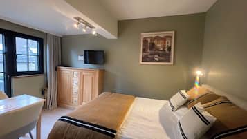Double Room, Terrace (1st floor) | 1 bedroom, individually decorated, individually furnished