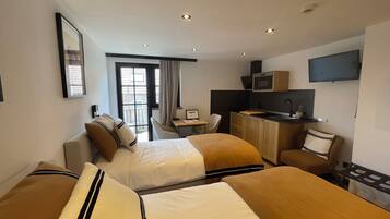 Twin kamer, terras (1st floor) | 1 slaapkamer, individueel gedecoreerd, individueel gemeubileerd