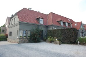 Værelse med 2 enkeltsenge - stueetage | 1 soveværelse, individuelt design, individuel indretning