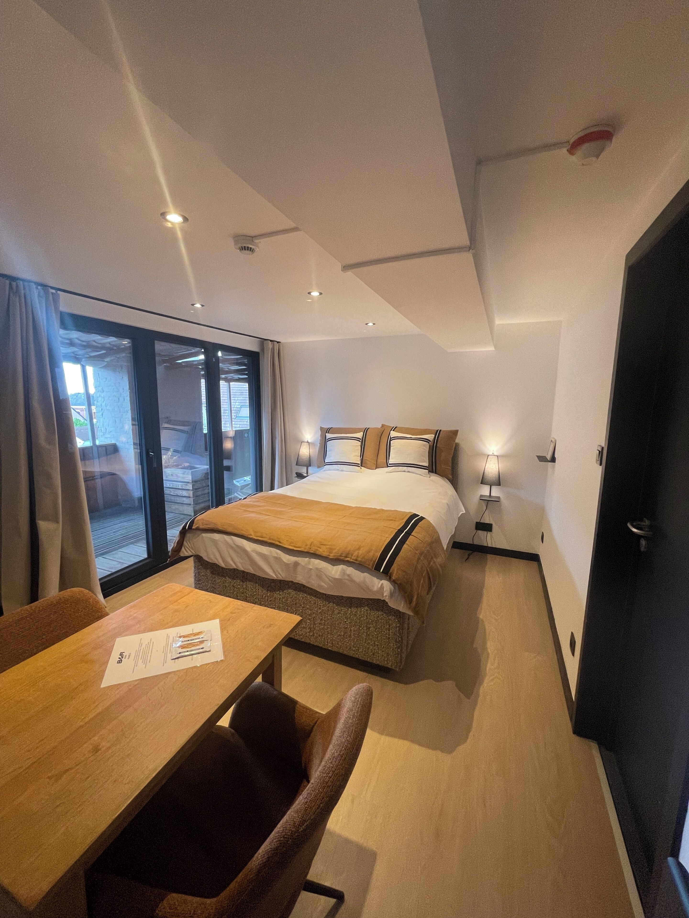 1 chambre, décoration personnalisée, ameublement personnalisé