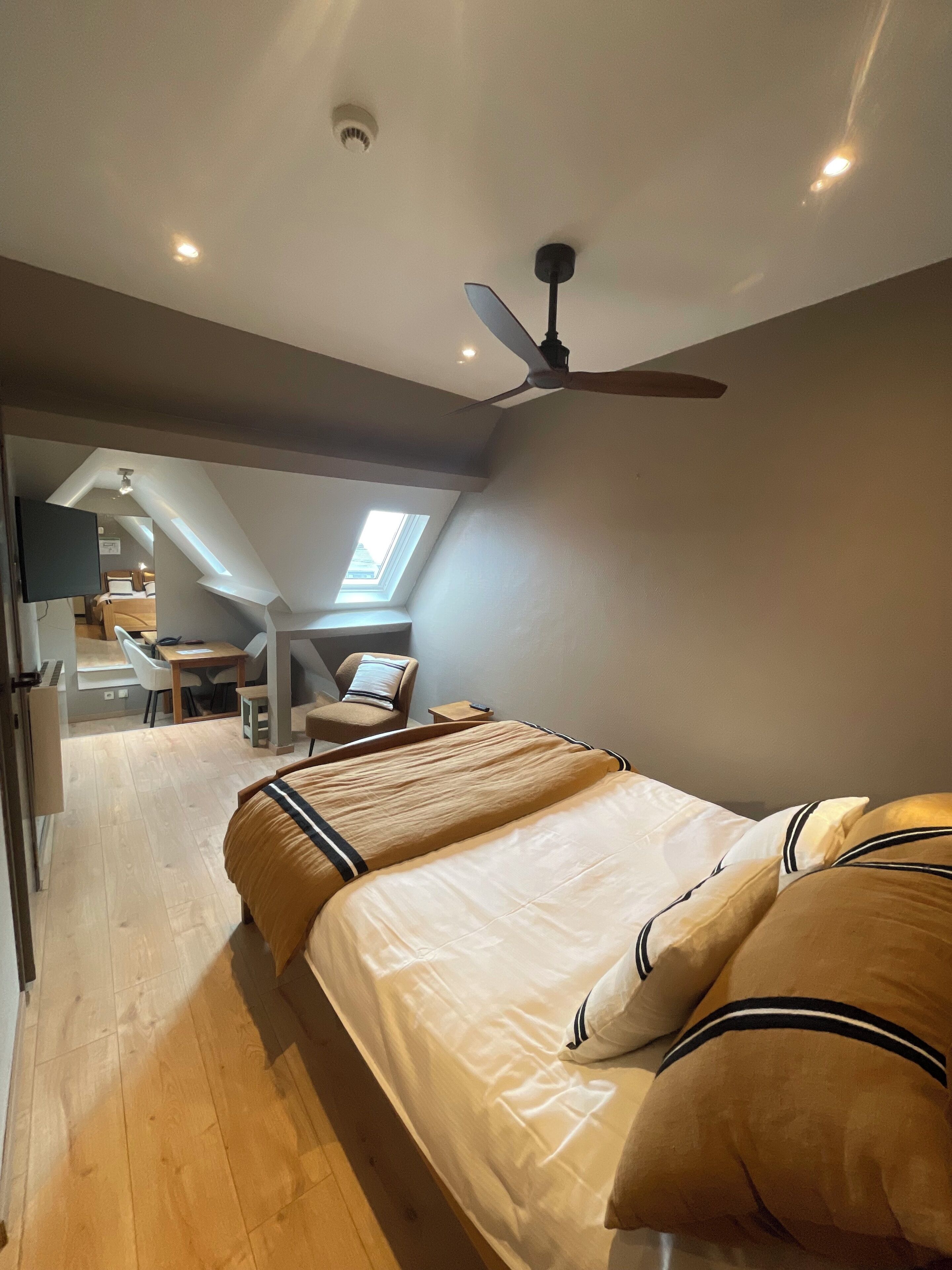 1 chambre, décoration personnalisée, ameublement personnalisé