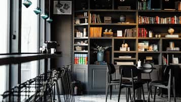 Serves breakfast and happy hour