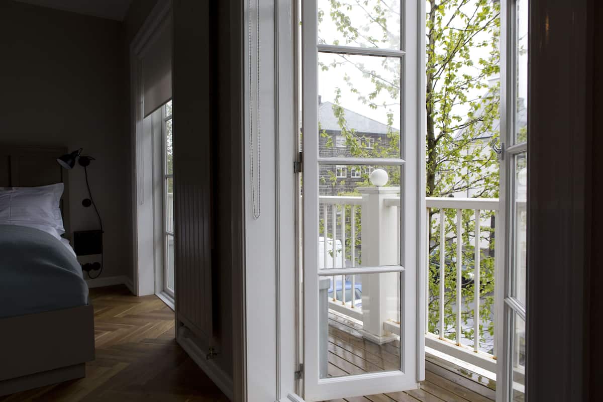 biggest room with kitchenette and balcony | balcony