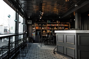Serves breakfast and happy hour