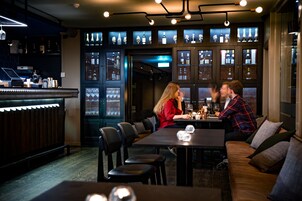 Se sirven desayunos y happy hour