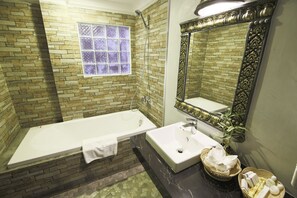 Deluxe Single Room | Bilik Mandi | Pancuran mandi, kelengkapan dandanan diri berjenama, pengering rambut 