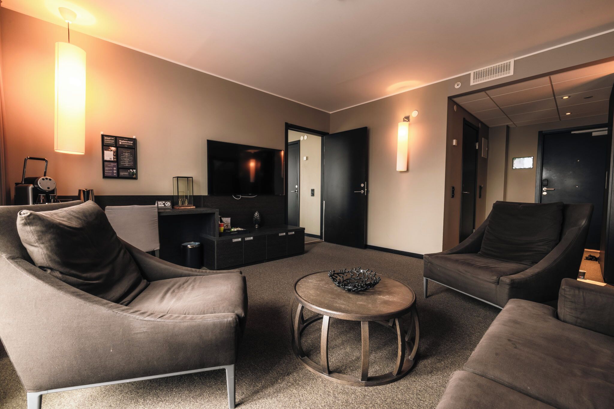 suite, 1 double bed, non smoking | pillow-top beds, desk, blackout curtains, bed sheets