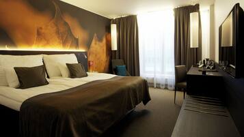 Pillowtop beds, desk, blackout drapes, bed sheets