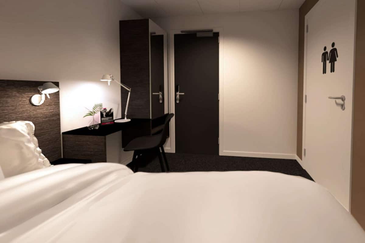 Single Room, No Windows (Compact) | Pillow-top beds, desk, blackout curtains, bed sheets