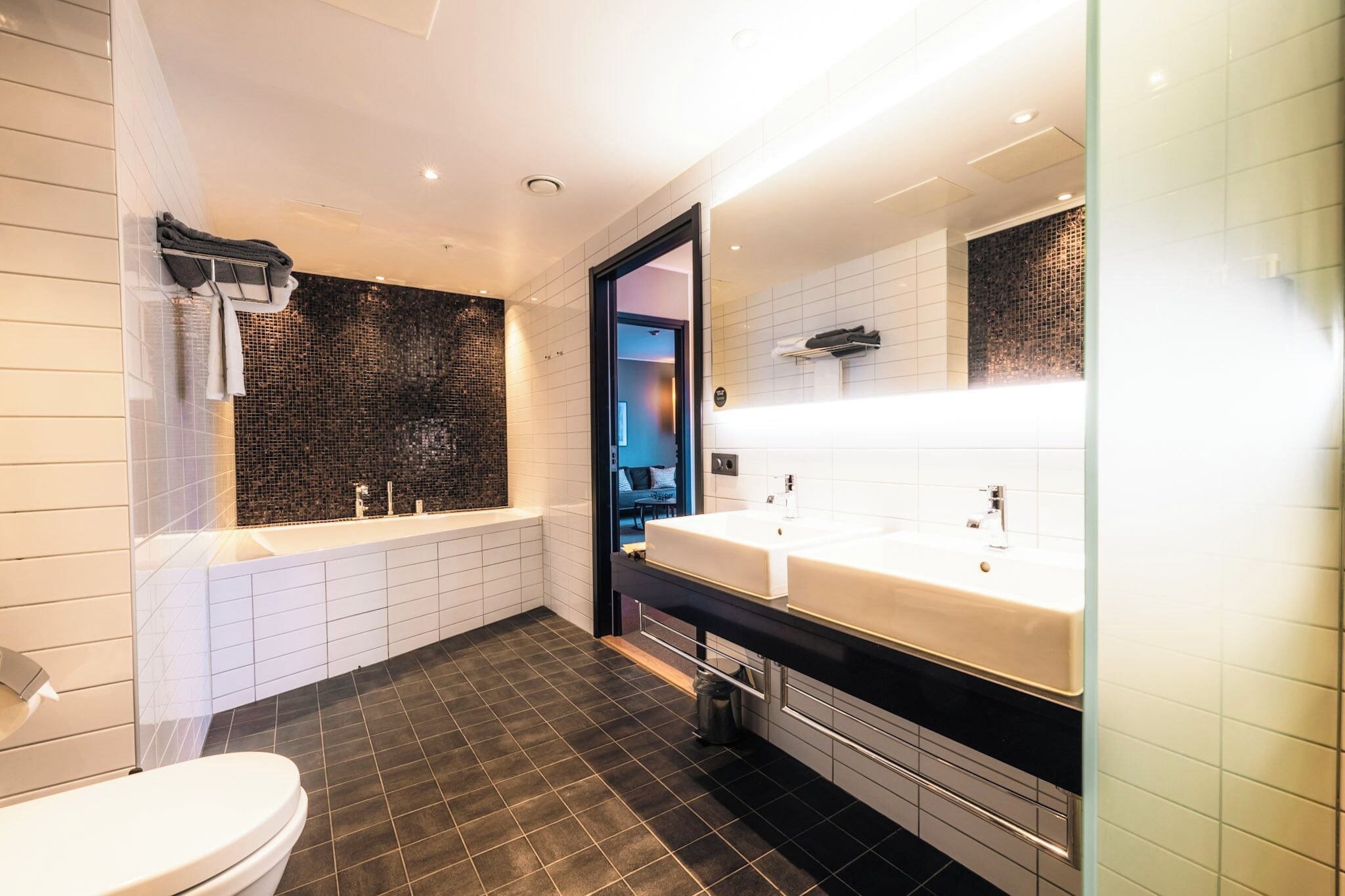 suite, 1 double bed, non smoking | bathroom | hair dryer, towels