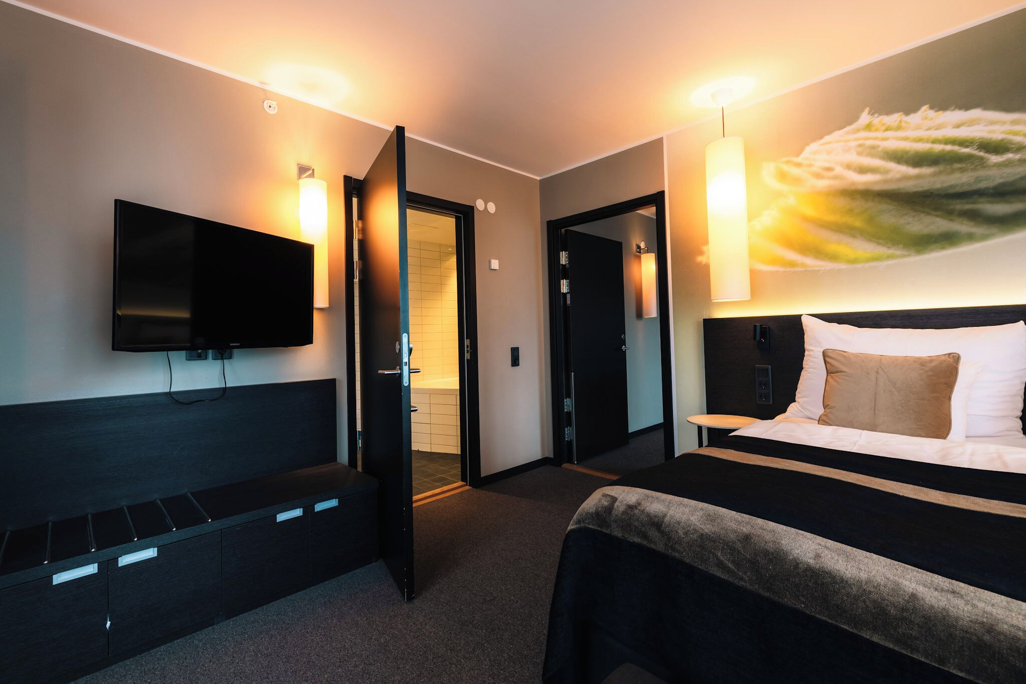 suite, 1 double bed, non smoking | pillow-top beds, desk, blackout curtains, bed sheets