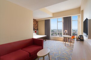 Deluxe Room, 1 King Bed | Premium bedding, minibar, in-room safe, desk