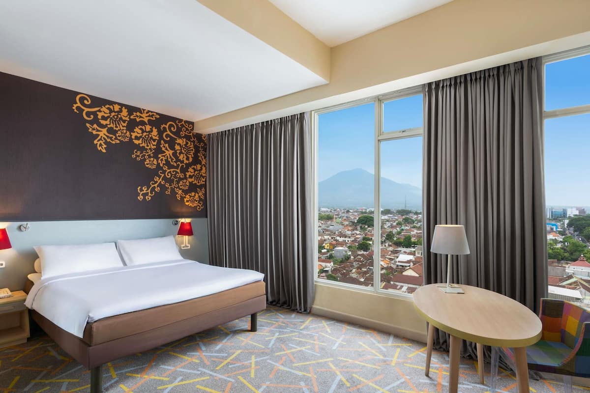 Deluxe Room, 1 King Bed