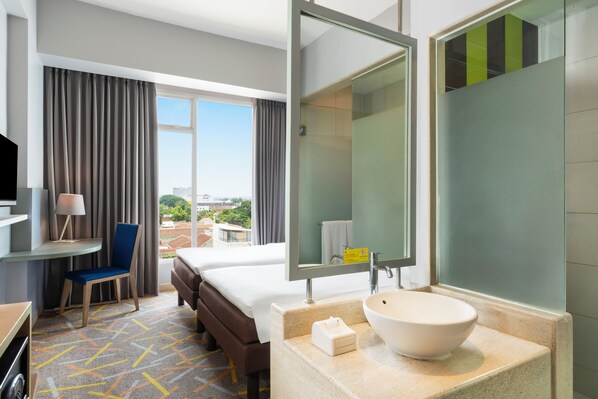 Superior Room, 2 Single Beds | Bathroom | Shower, eco-friendly toiletries, hair dryer, slippers