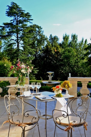 Terrace/patio. Château Bellevue