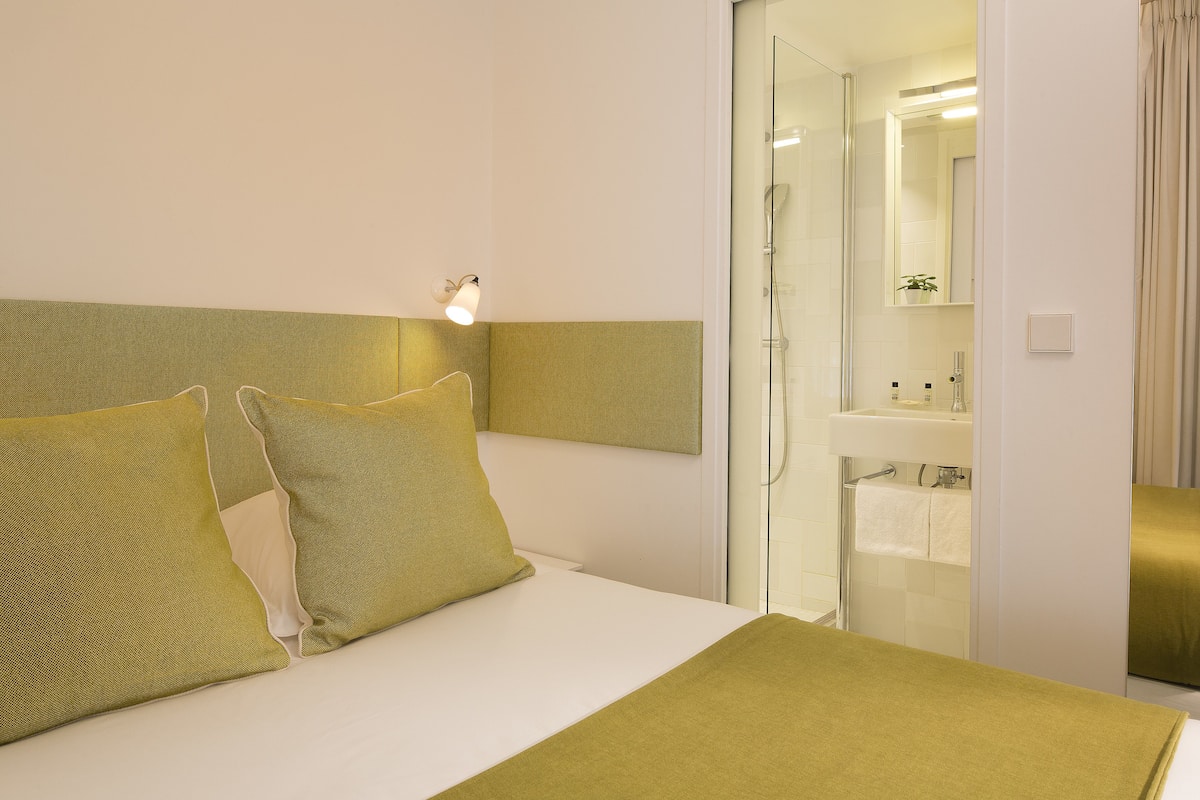 Minibar, in-room safe, desk, blackout curtains