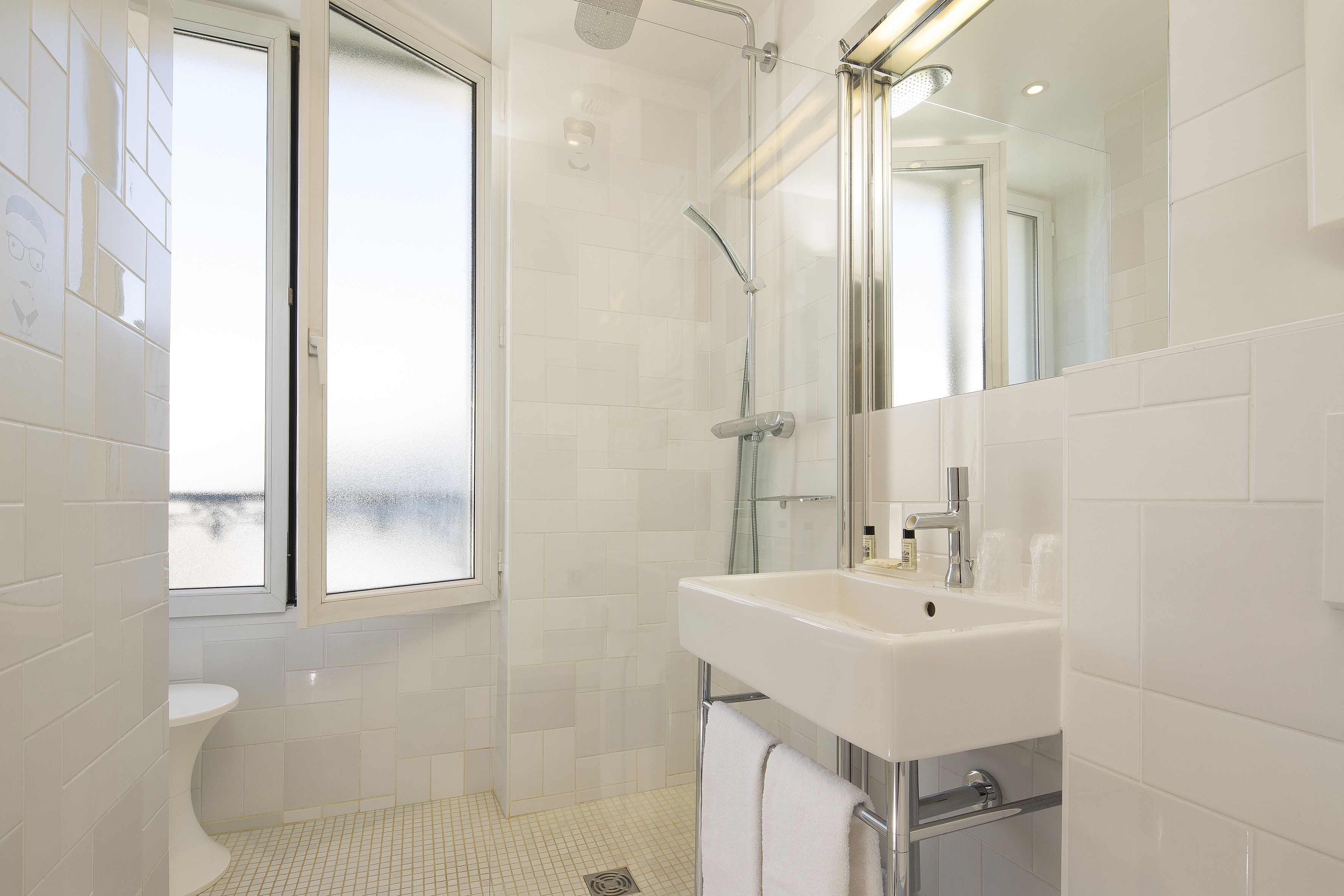 superior room | bathroom | shower, eco-friendly toiletries, hair dryer, towels