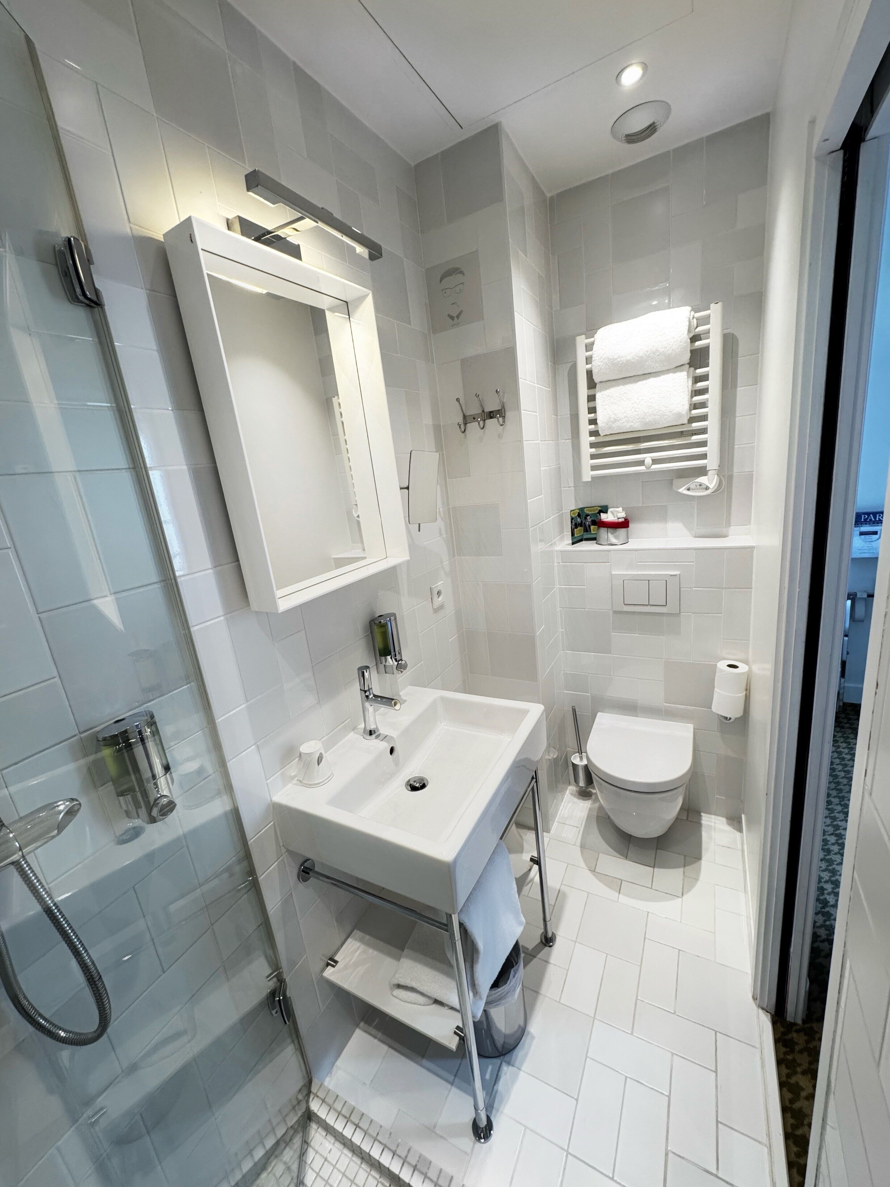 single room | bathroom | shower, eco-friendly toiletries, hair dryer, towels